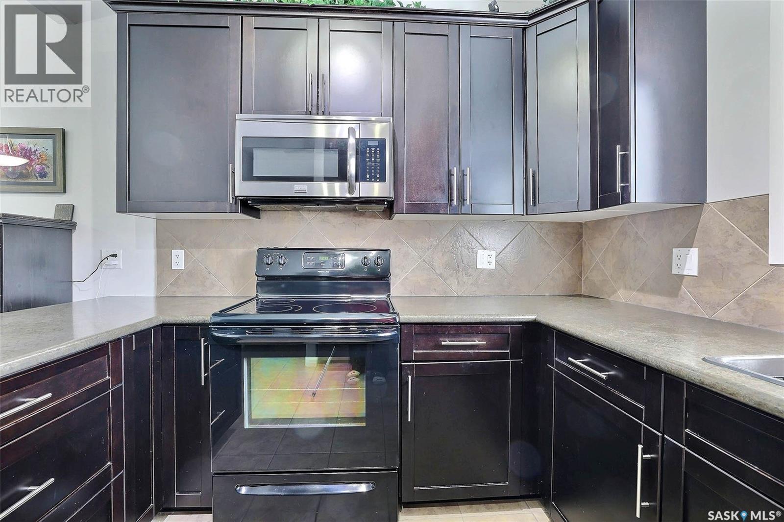 3314 Green Moss Lane, Regina, SK - Indoor Photo Showing Kitchen