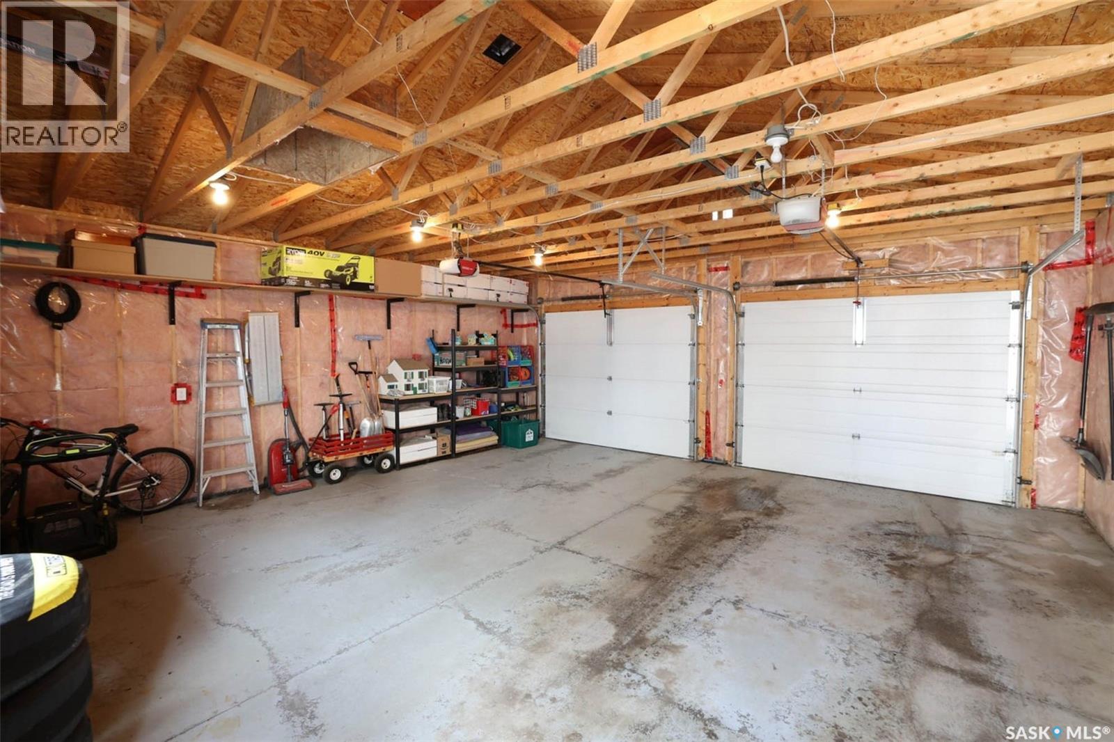 3314 Green Moss Lane, Regina, SK - Indoor Photo Showing Garage