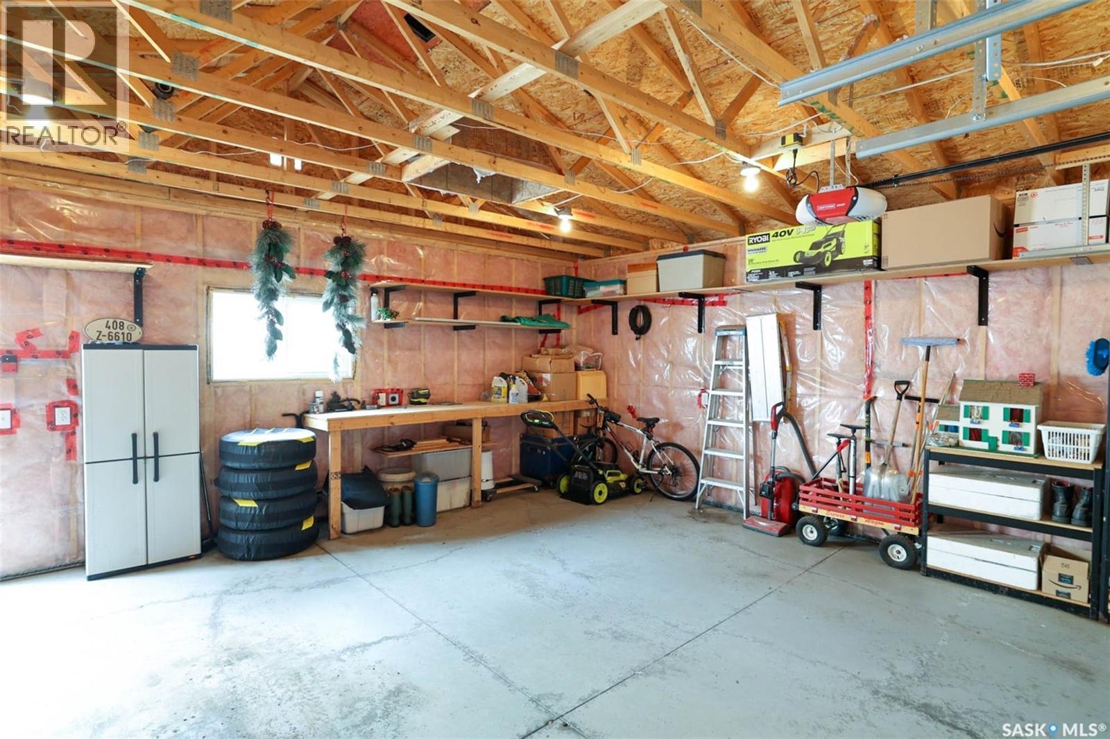 3314 Green Moss Lane, Regina, SK - Indoor Photo Showing Garage