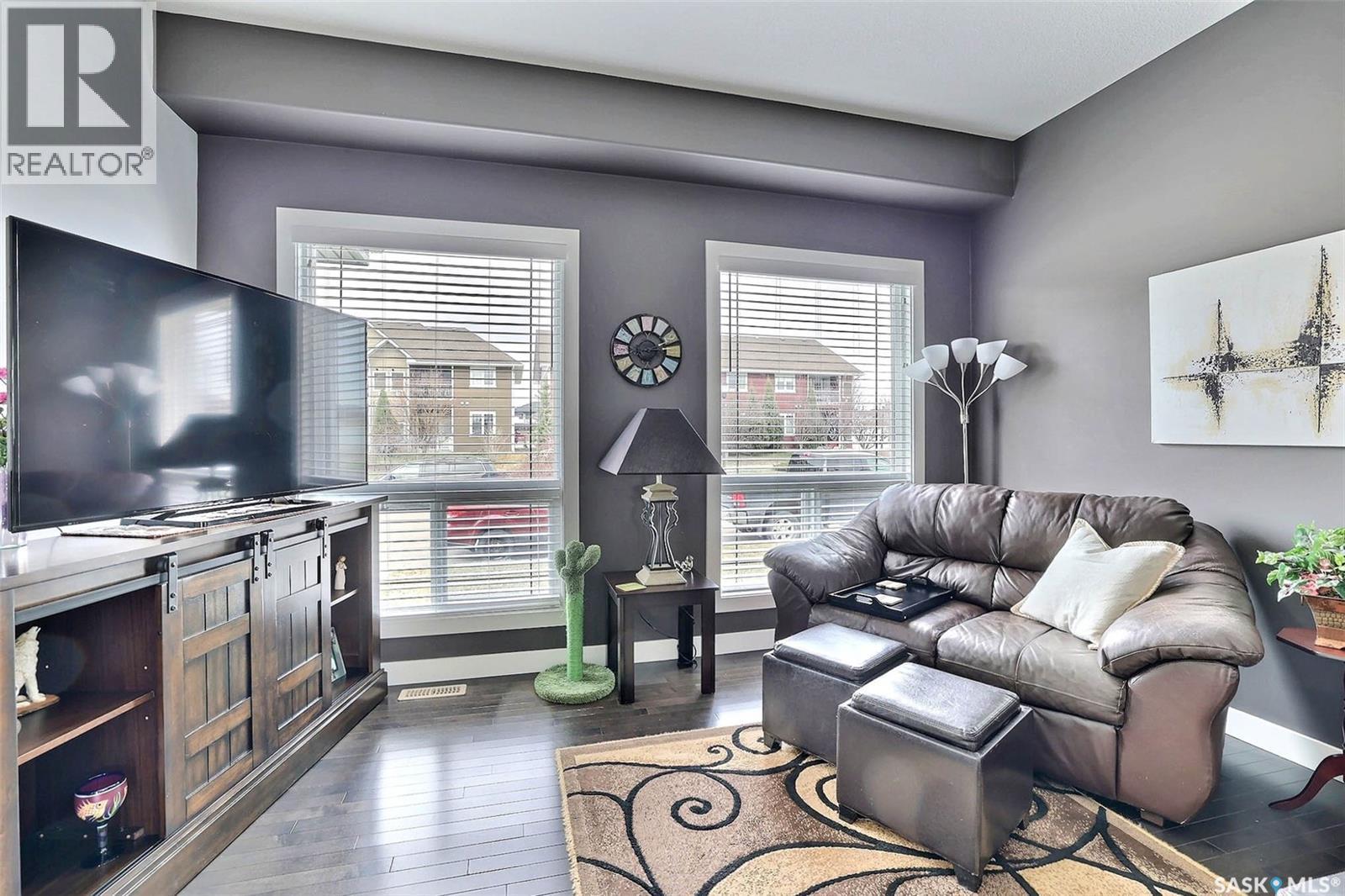 3314 Green Moss Lane, Regina, SK - Indoor Photo Showing Living Room