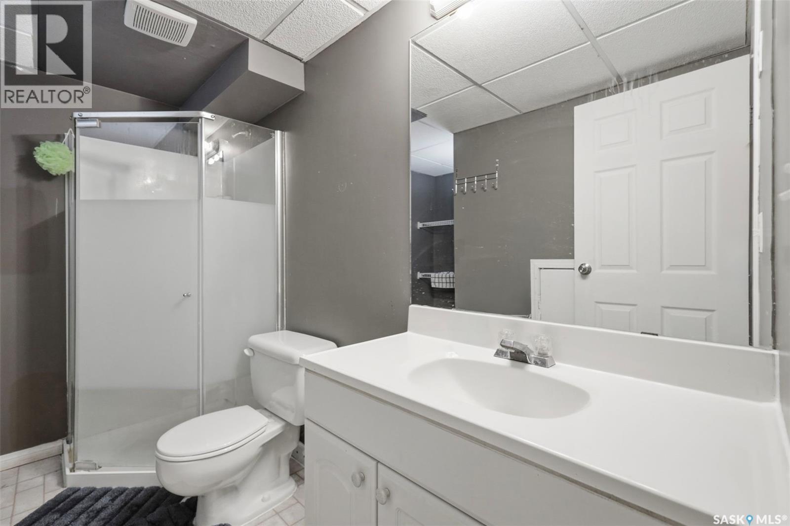 335 Avondale Road, Saskatoon, SK - Indoor Photo Showing Bathroom