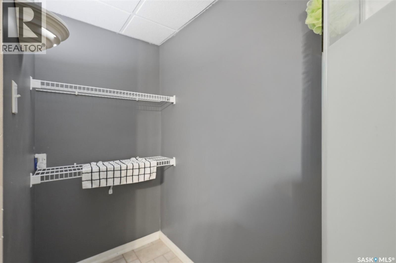 335 Avondale Road, Saskatoon, SK - Indoor With Storage