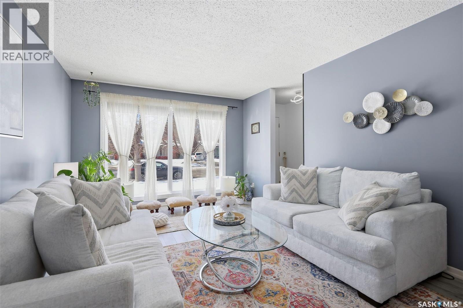 335 Avondale Road, Saskatoon, SK - Indoor Photo Showing Living Room
