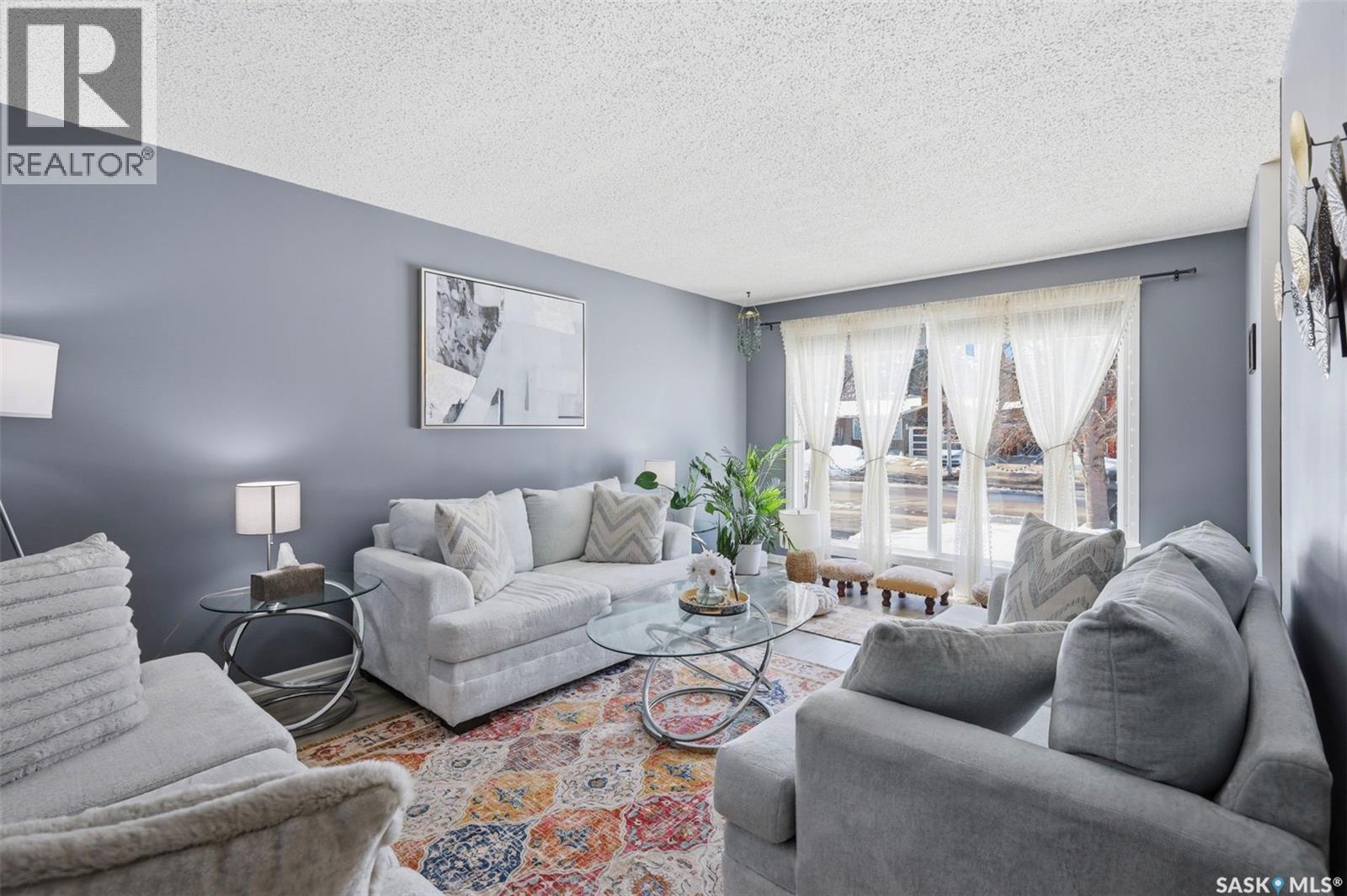 335 Avondale Road, Saskatoon, SK - Indoor Photo Showing Living Room