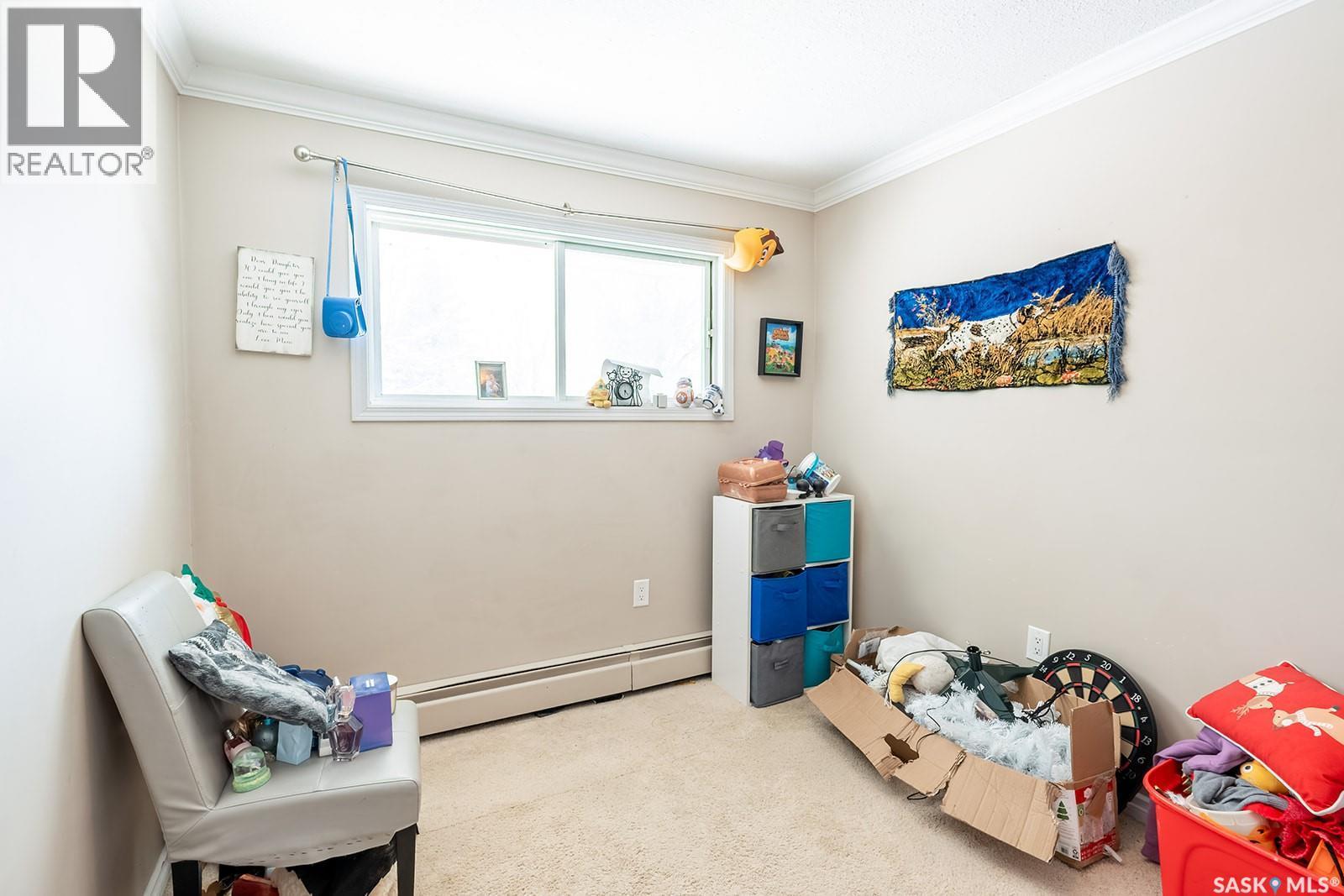 B 1014 Colony Street, Saskatoon, SK - Indoor