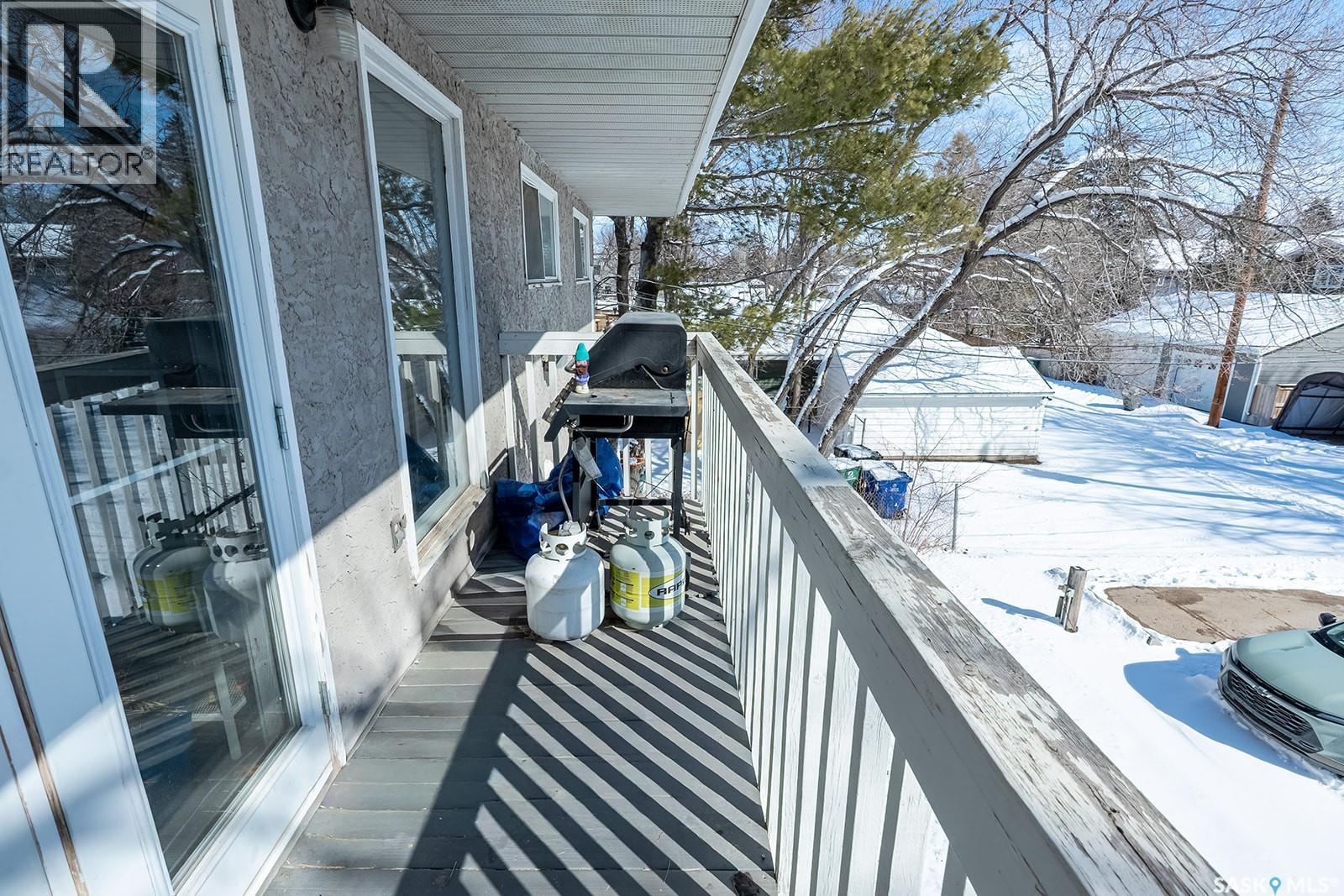 B 1014 Colony Street, Saskatoon, SK - Outdoor