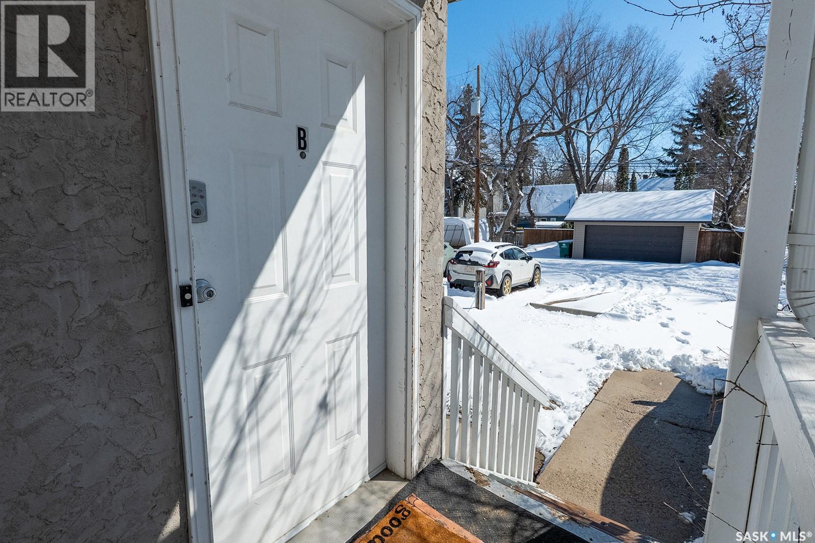 B 1014 Colony Street, Saskatoon, SK - Outdoor