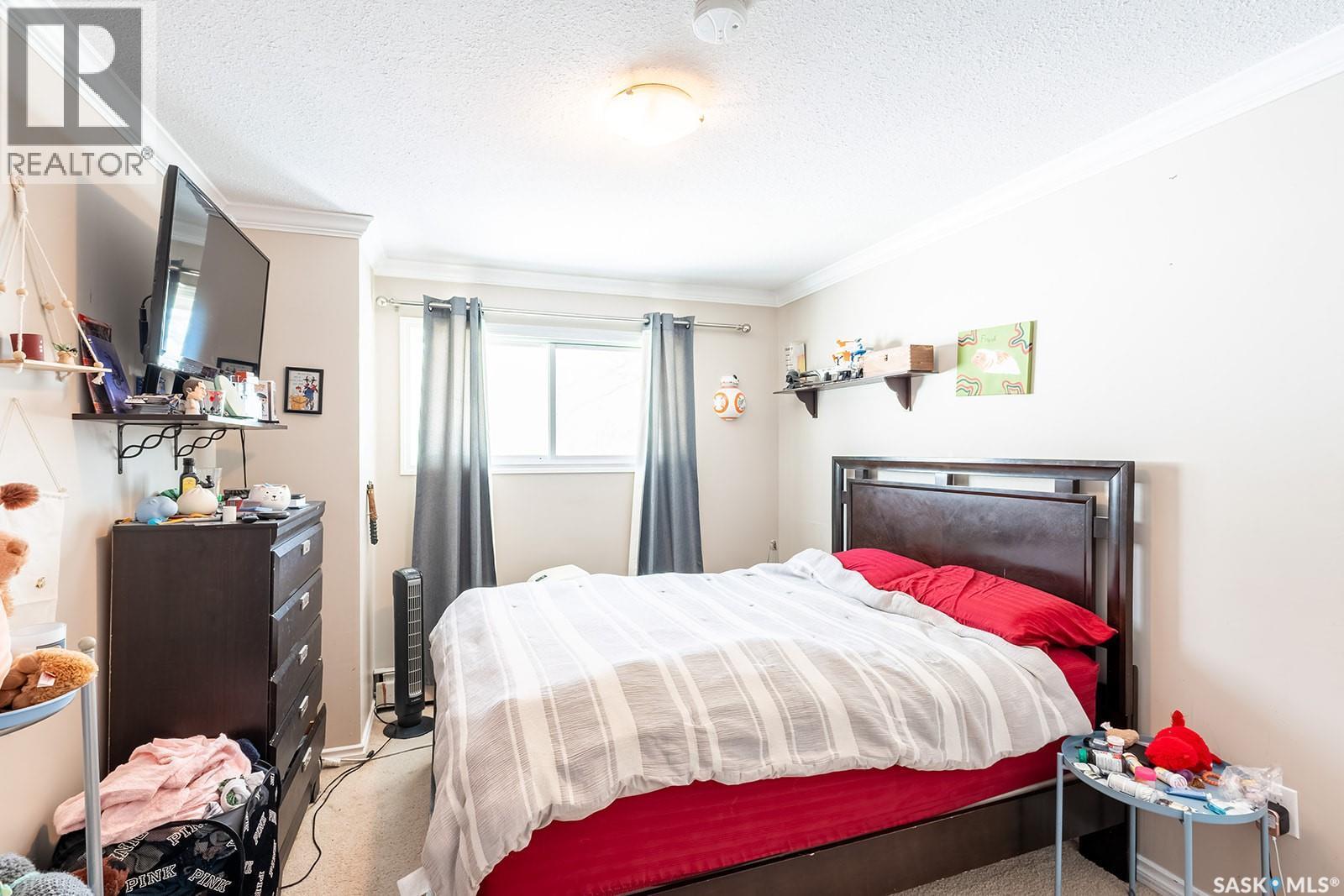 B 1014 Colony Street, Saskatoon, SK - Indoor Photo Showing Bedroom