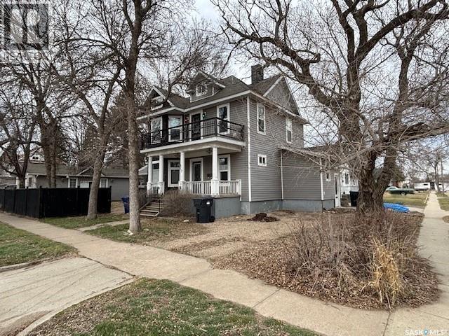 617 Bison Avenue, Weyburn, SK - Outdoor