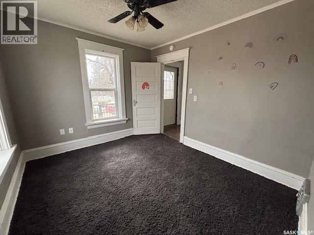 617 Bison Avenue, Weyburn, SK - Indoor Photo Showing Other Room