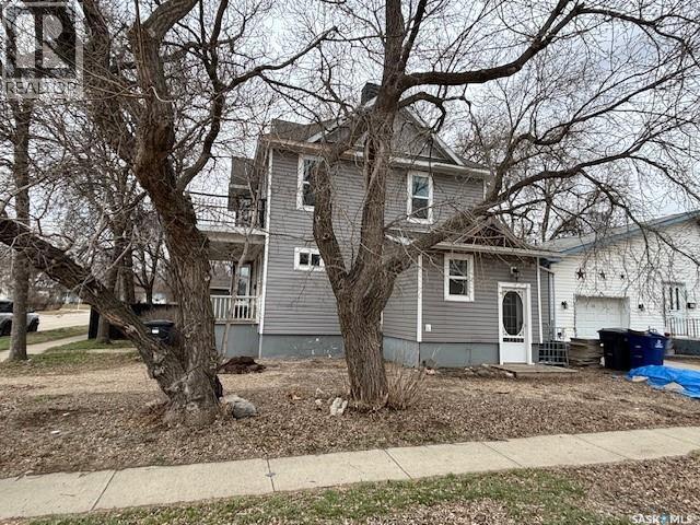 617 Bison Avenue, Weyburn, SK - Outdoor