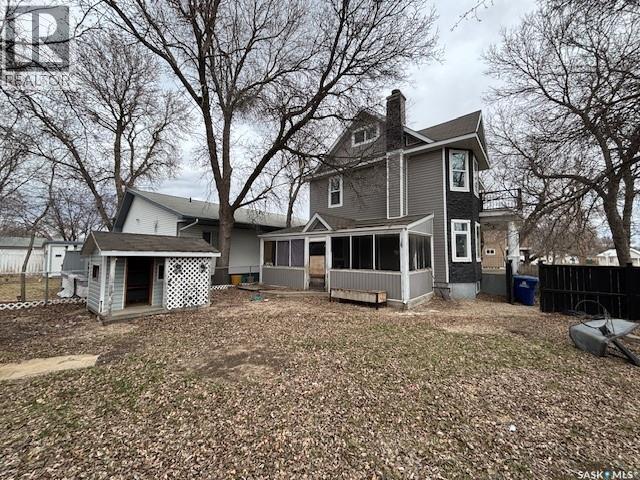 617 Bison Avenue, Weyburn, SK - Outdoor