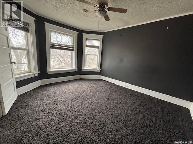 617 Bison Avenue, Weyburn, SK - Indoor Photo Showing Other Room