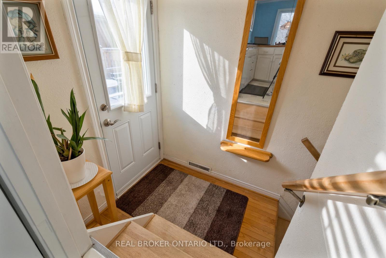 20 Cardinal Drive, Hamilton, ON - Indoor Photo Showing Other Room