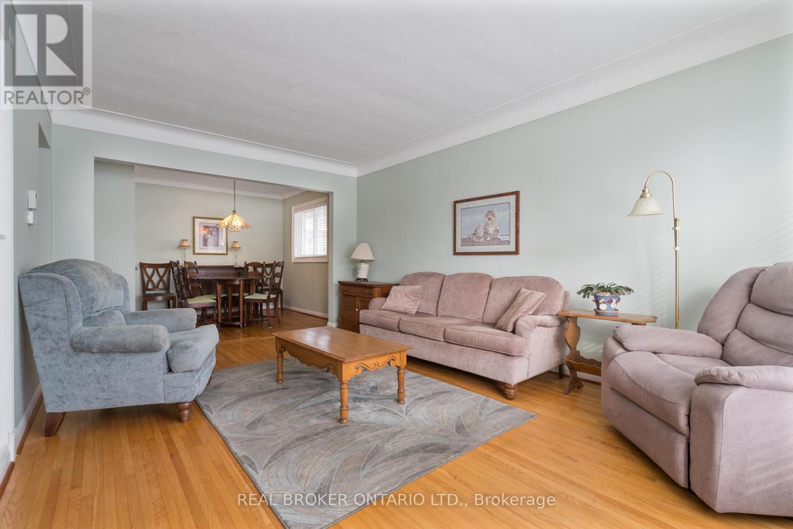 20 Cardinal Drive, Hamilton, ON - Indoor Photo Showing Living Room