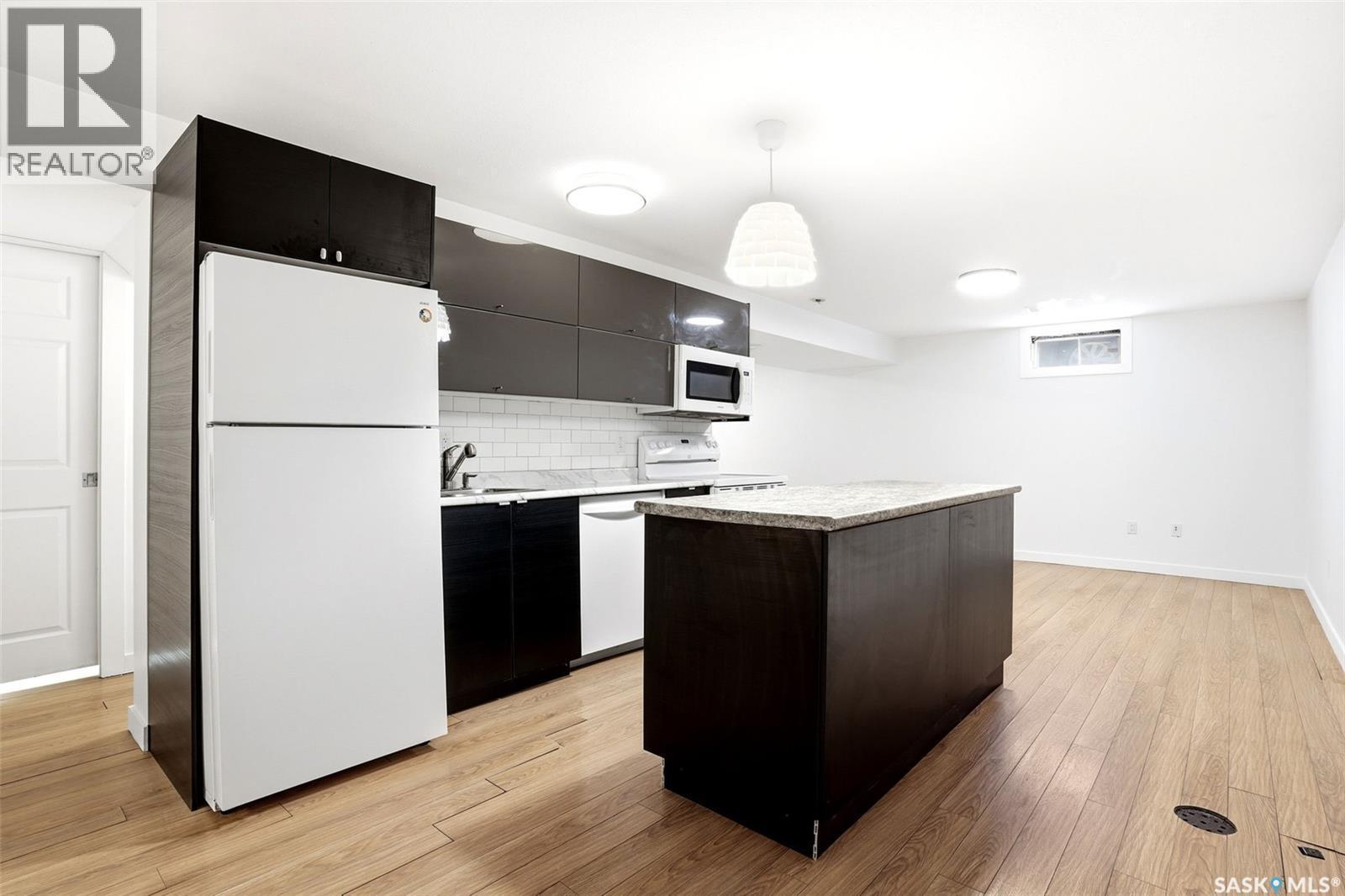3814 25Th Avenue, Regina, SK - Indoor Photo Showing Kitchen