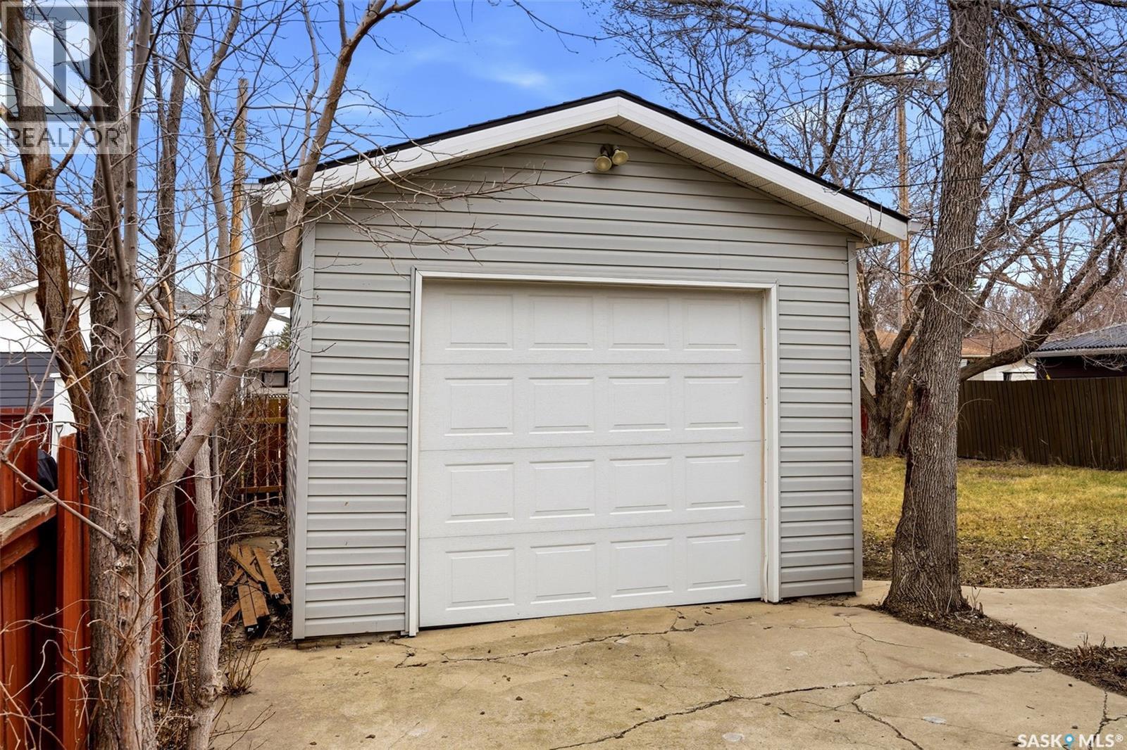 3814 25Th Avenue, Regina, SK - Outdoor