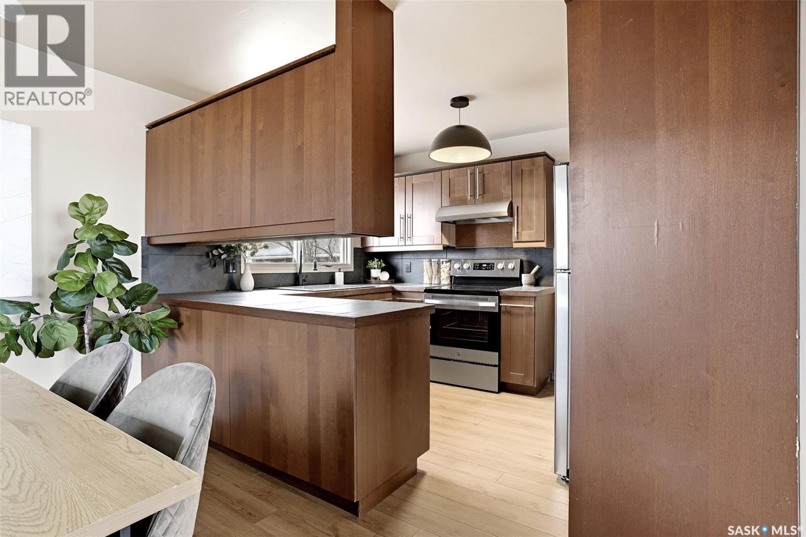 3814 25Th Avenue, Regina, SK - Indoor Photo Showing Kitchen