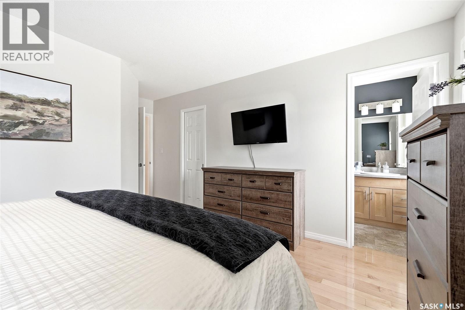 11 Fairway Crescent, White City, SK - Indoor Photo Showing Bedroom