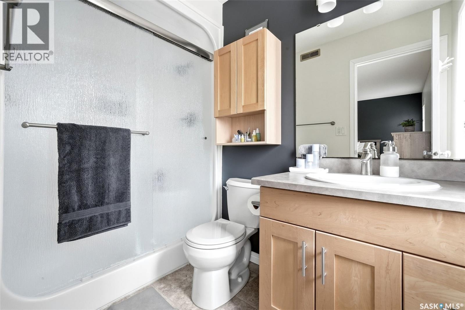 11 Fairway Crescent, White City, SK - Indoor Photo Showing Bathroom