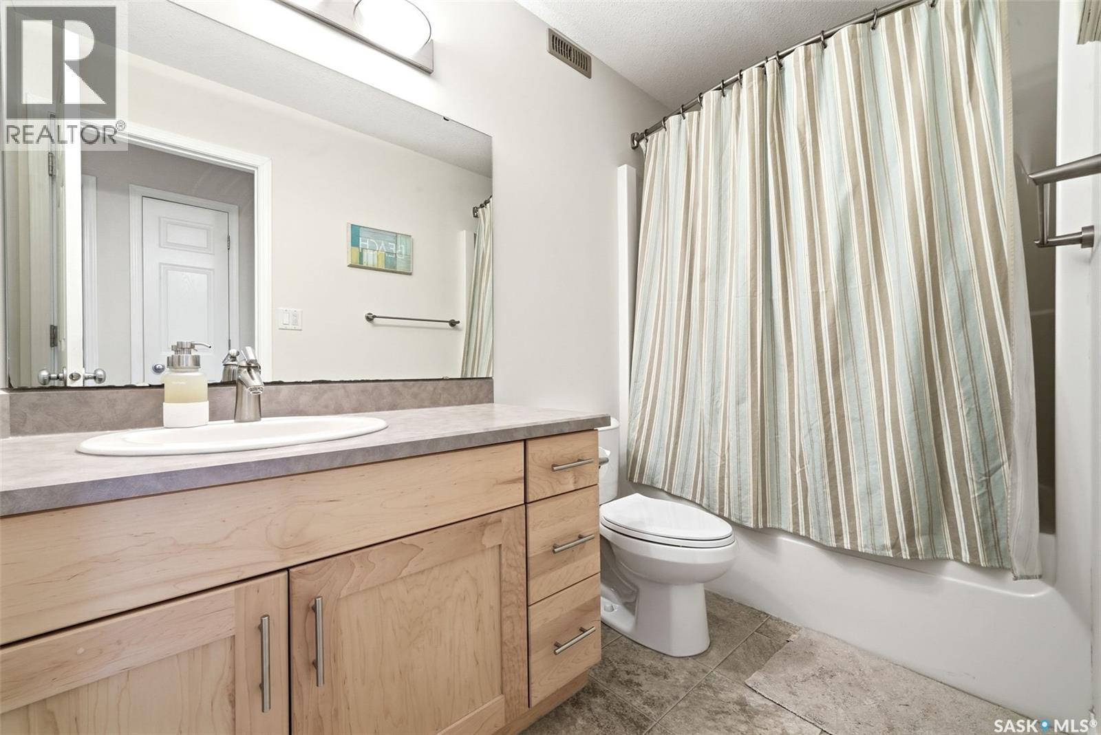 11 Fairway Crescent, White City, SK - Indoor Photo Showing Bathroom