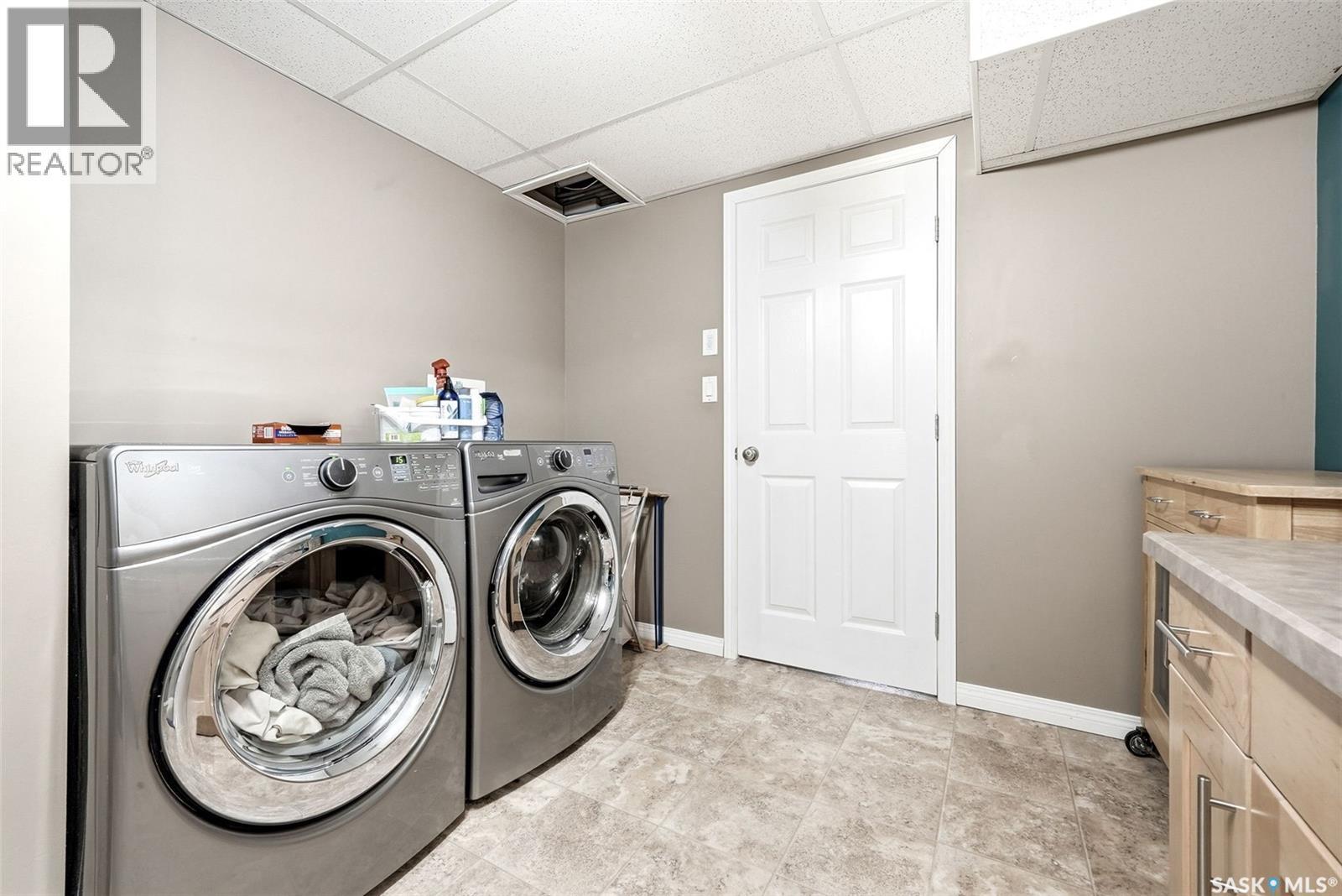 11 Fairway Crescent, White City, SK - Indoor Photo Showing Laundry Room