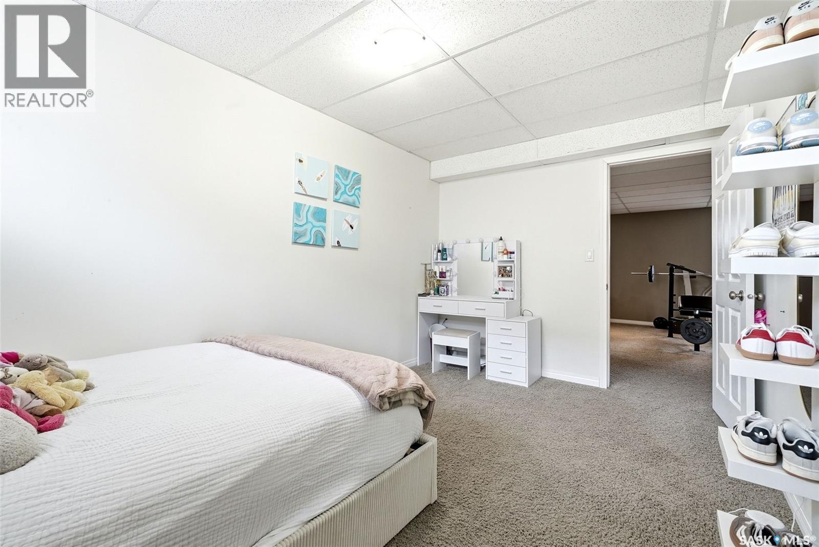 11 Fairway Crescent, White City, SK - Indoor Photo Showing Bedroom