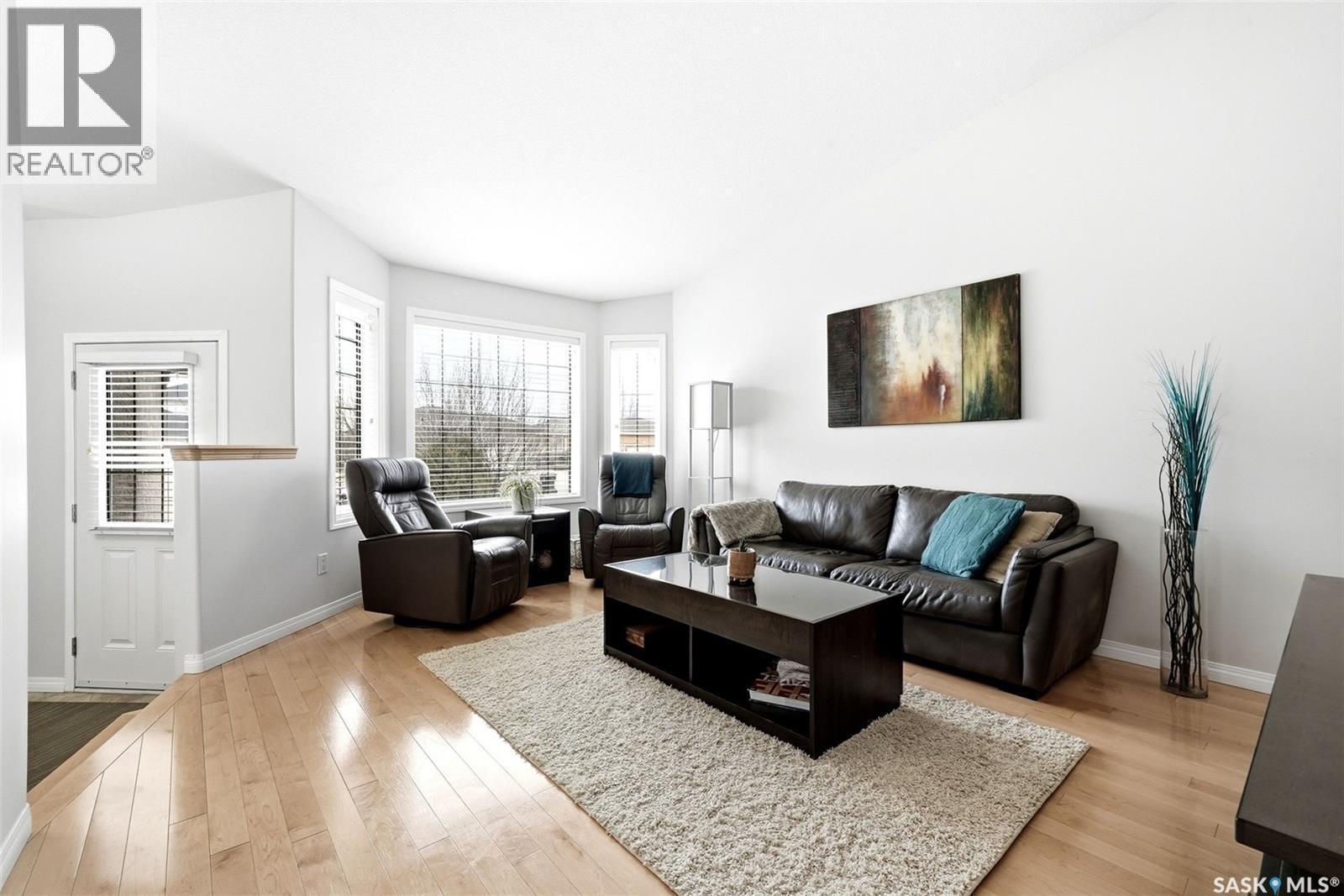 11 Fairway Crescent, White City, SK - Indoor Photo Showing Living Room