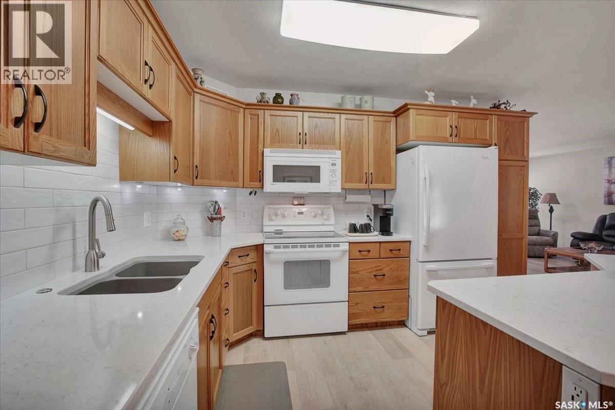 4 Crystal Villa, Warman, SK - Indoor Photo Showing Kitchen With Double Sink