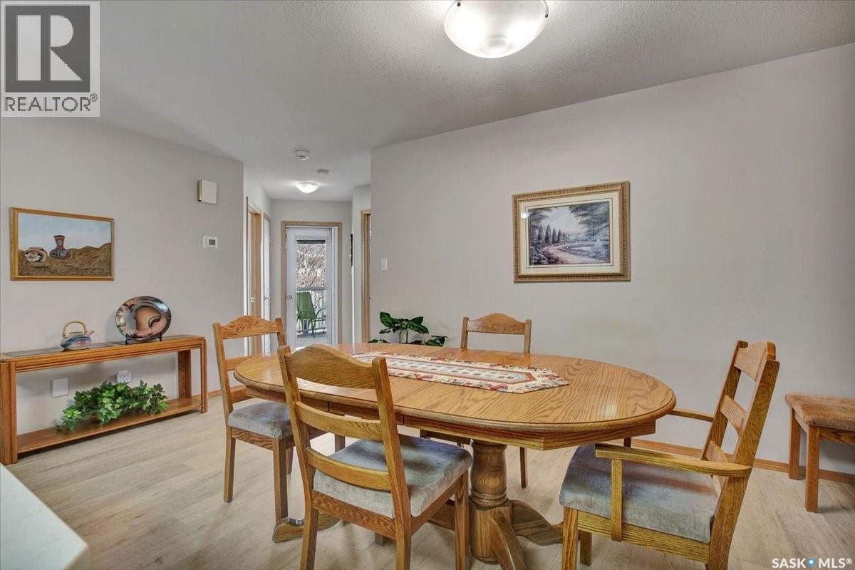4 Crystal Villa, Warman, SK - Indoor Photo Showing Dining Room