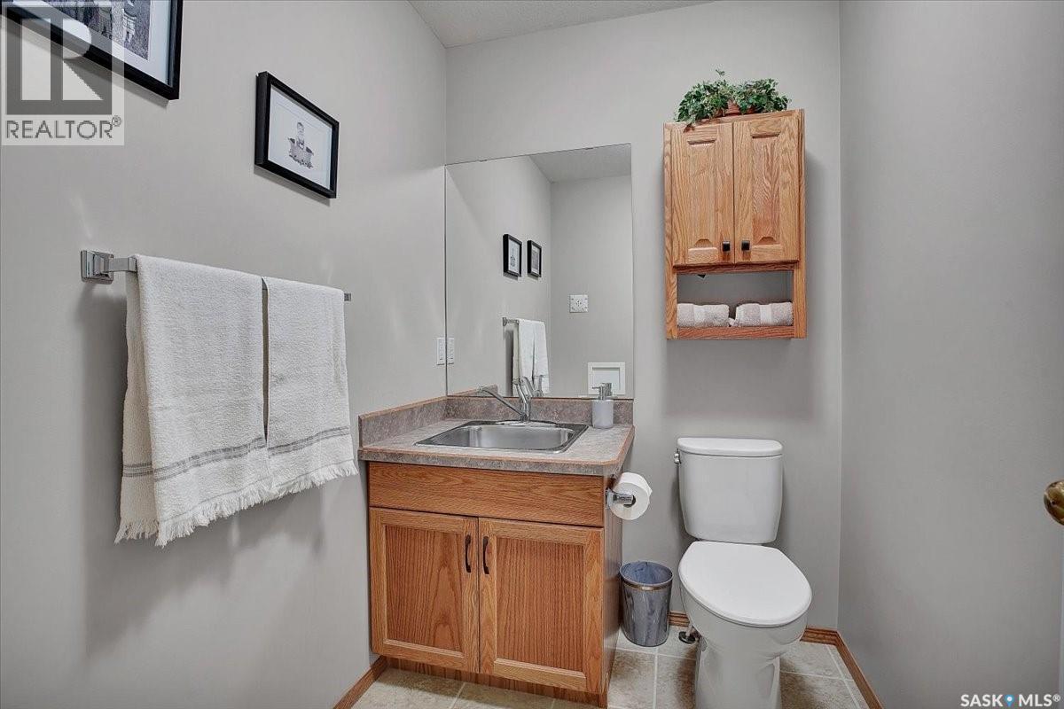 4 Crystal Villa, Warman, SK - Indoor Photo Showing Bathroom