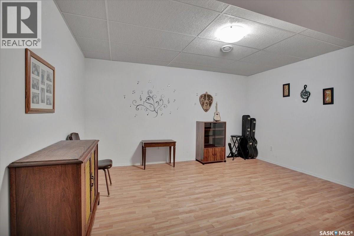 4 Crystal Villa, Warman, SK - Indoor Photo Showing Other Room