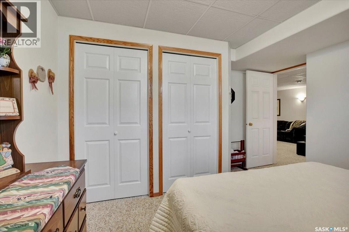 4 Crystal Villa, Warman, SK - Indoor Photo Showing Bedroom