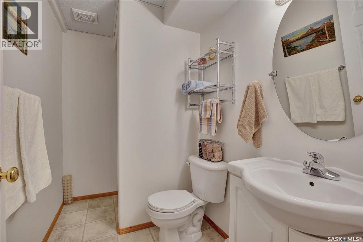 4 Crystal Villa, Warman, SK - Indoor Photo Showing Bathroom