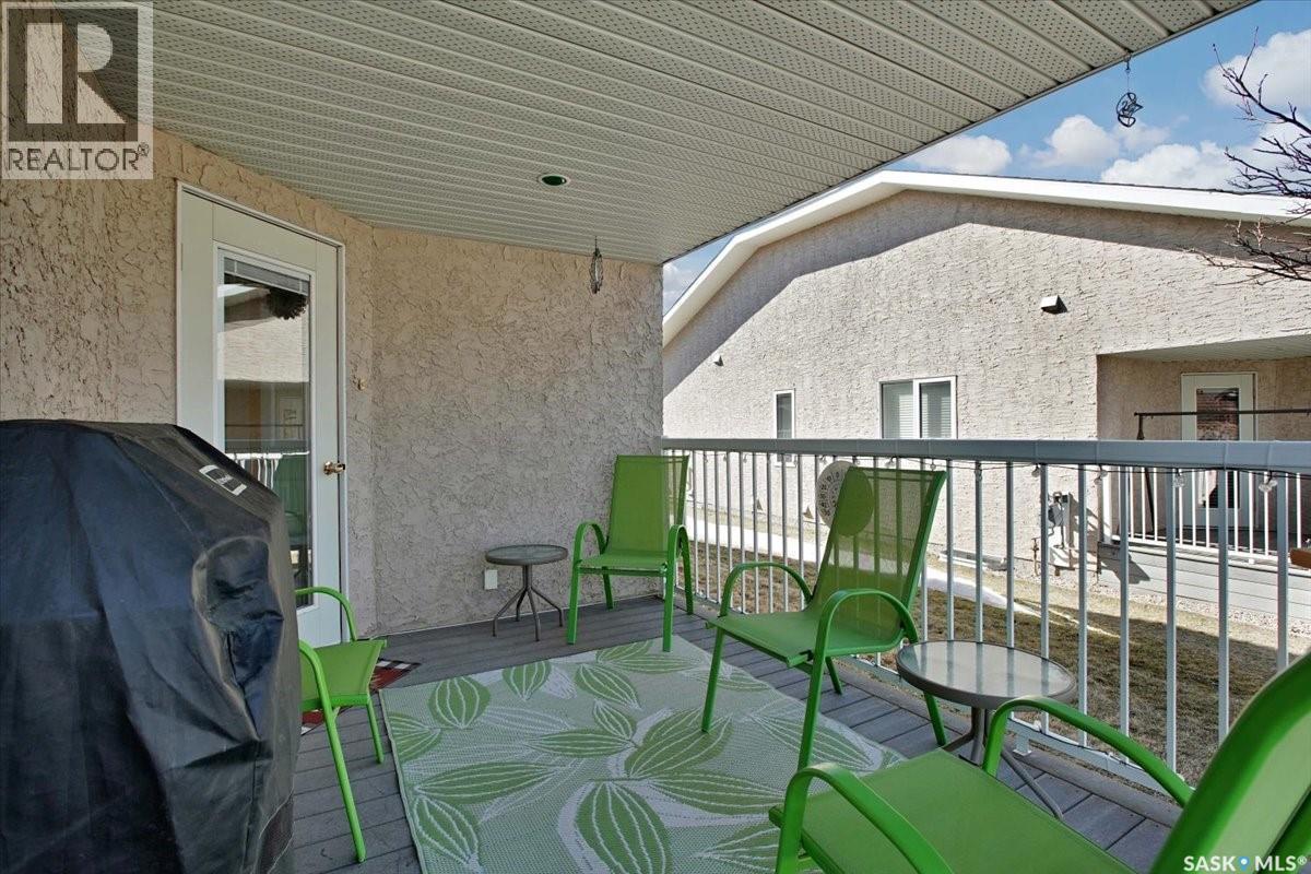 4 Crystal Villa, Warman, SK - Outdoor With Deck Patio Veranda With Exterior