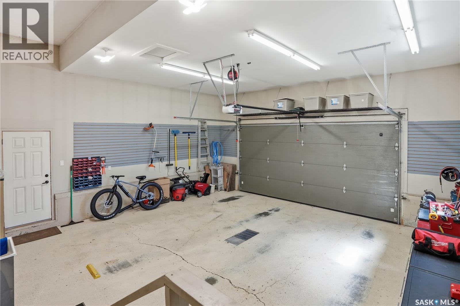 4150 Goldfinch Way, Regina, SK - Indoor Photo Showing Garage