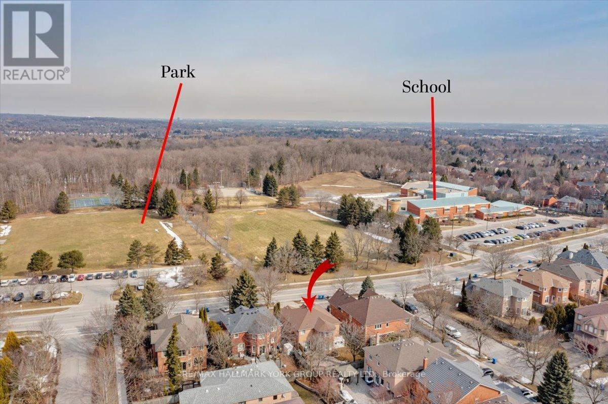 263 Mcclellan Way, Aurora, ON - Outdoor With View