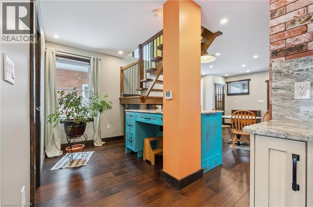 838 Moore Street, Cambridge, ON - Indoor Photo Showing Other Room