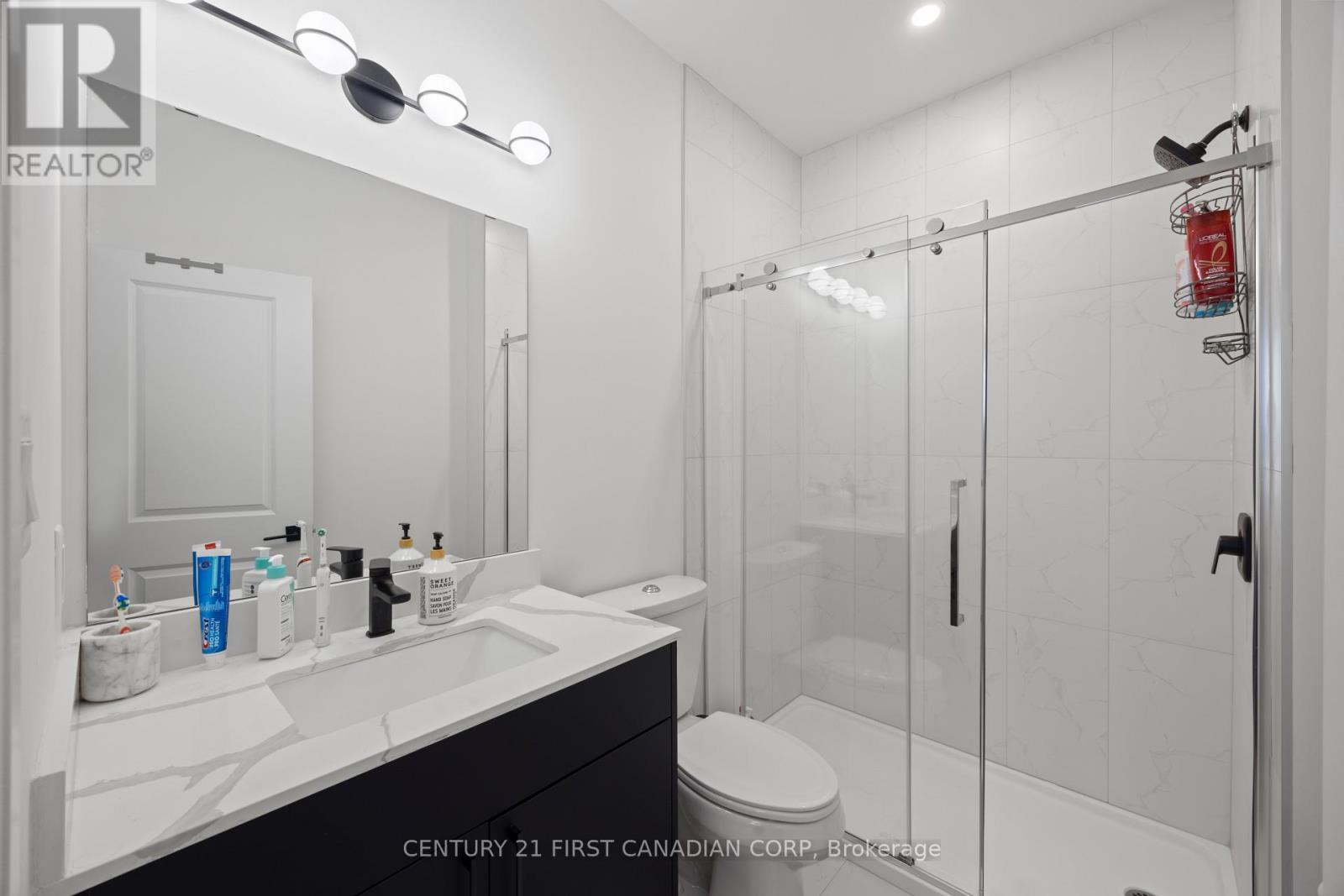 187 - 3900 Savoy Street, London South (South V), ON - Indoor Photo Showing Bathroom
