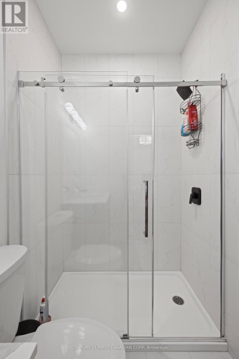187 - 3900 Savoy Street, London South (South V), ON - Indoor Photo Showing Bathroom