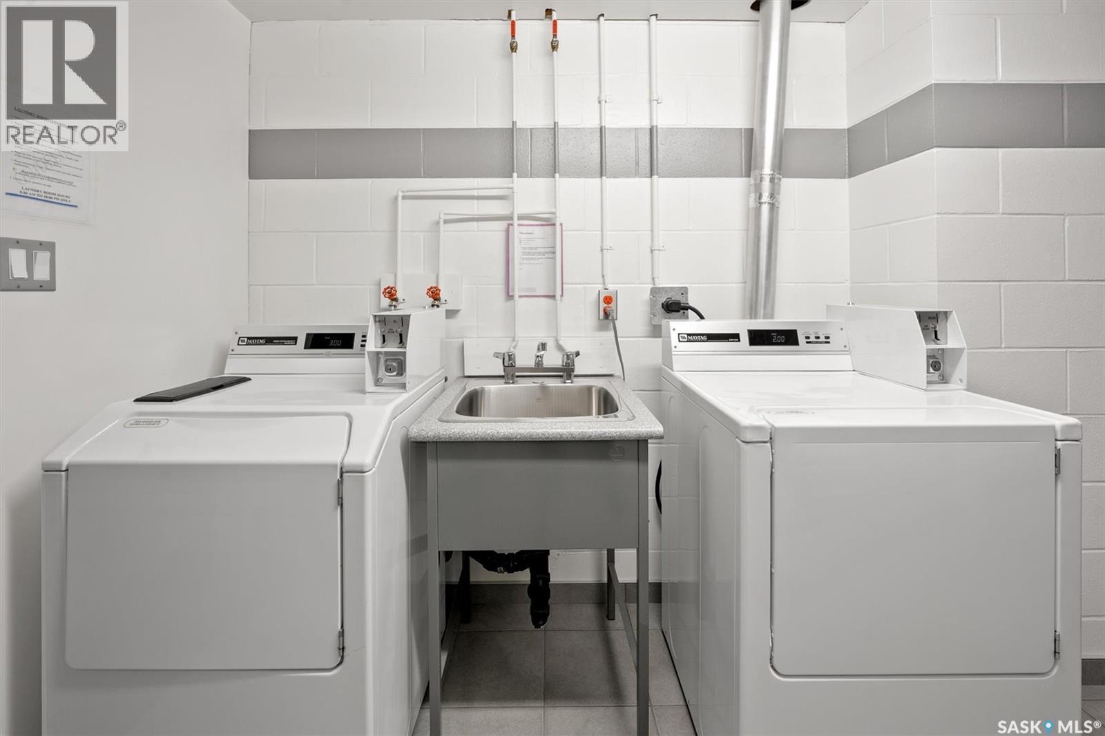 424 3Rd Avenue N, Saskatoon, SK - Indoor Photo Showing Laundry Room