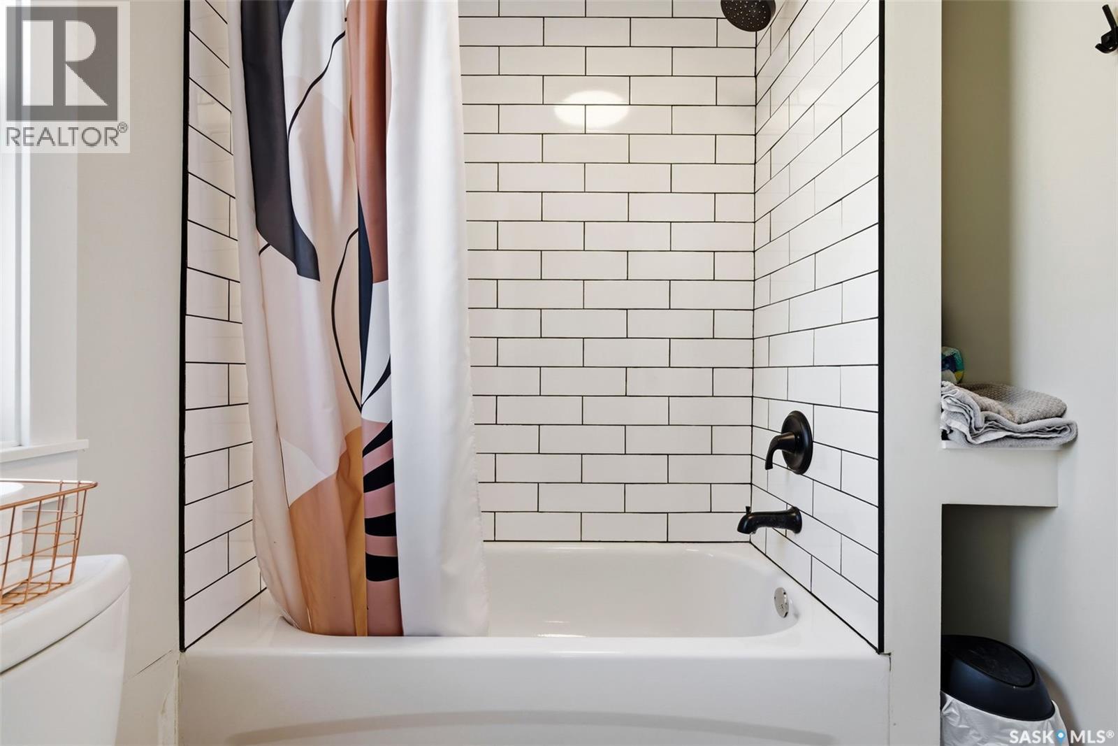 358 St John Street, Regina, SK - Indoor Photo Showing Bathroom