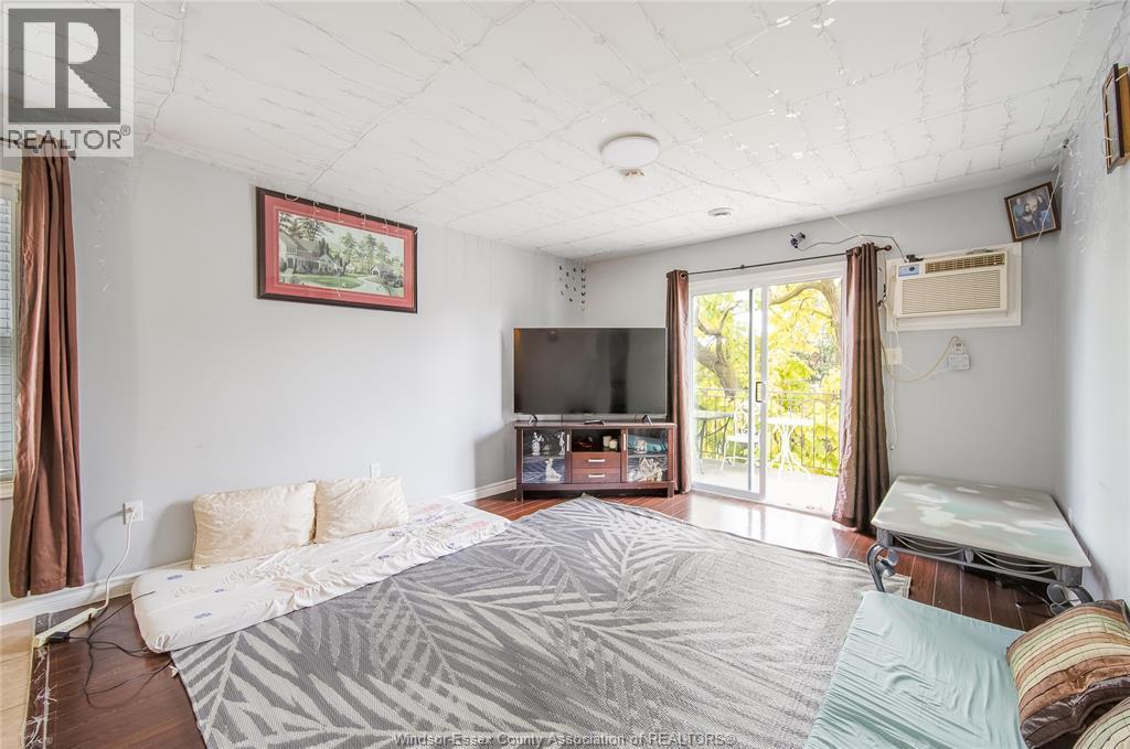 1056-60 Niagara, Windsor, ON - Indoor