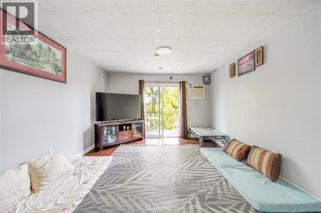 1056-60 Niagara, Windsor, ON - Indoor
