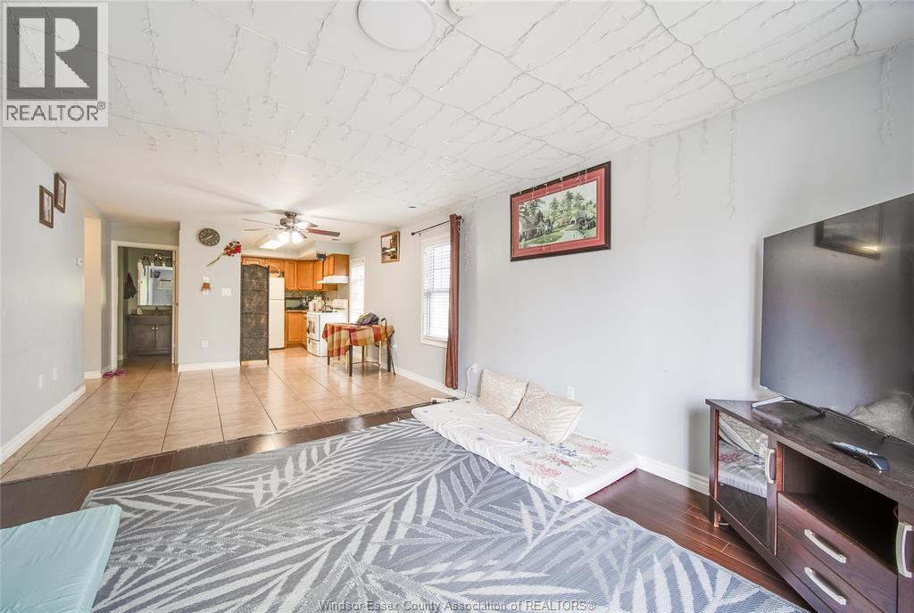 1056-60 Niagara, Windsor, ON - Indoor