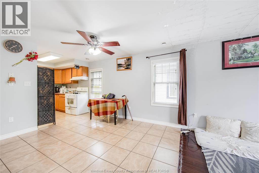 1056-60 Niagara, Windsor, ON - Indoor Photo Showing Kitchen