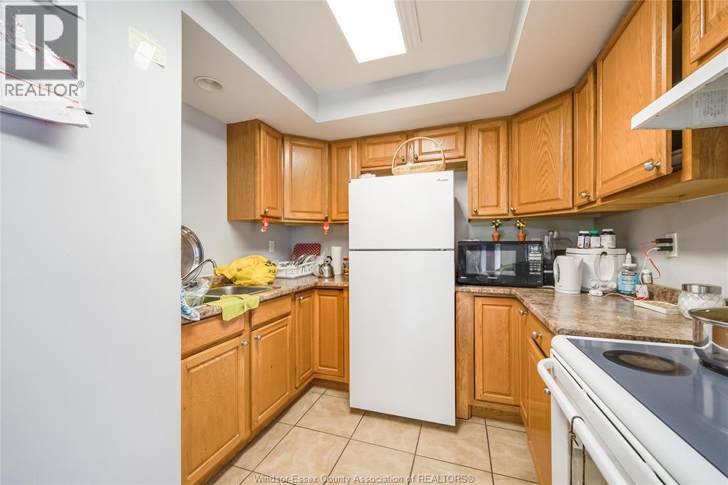 1056-60 Niagara, Windsor, ON - Indoor Photo Showing Kitchen
