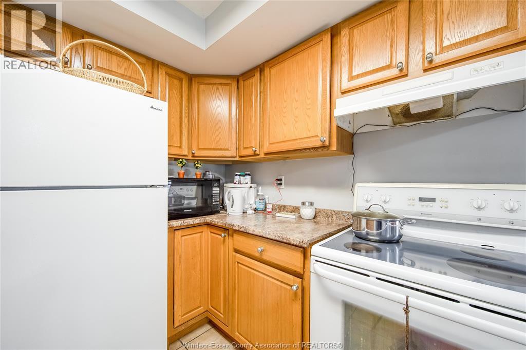 1056-60 Niagara, Windsor, ON - Indoor Photo Showing Kitchen