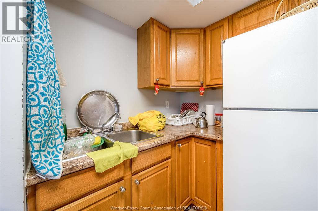 1056-60 Niagara, Windsor, ON - Indoor Photo Showing Kitchen