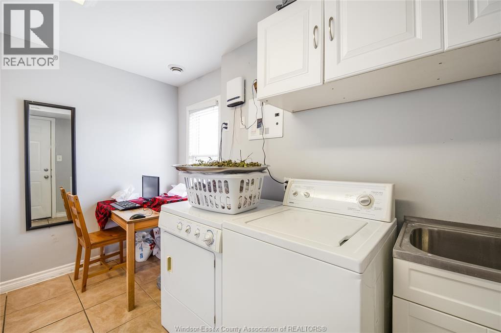 1056-60 Niagara, Windsor, ON - Indoor Photo Showing Laundry Room